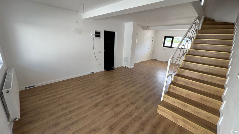 Vile 4 camere Tunari, Zona f buna, asfalt - Poză 5