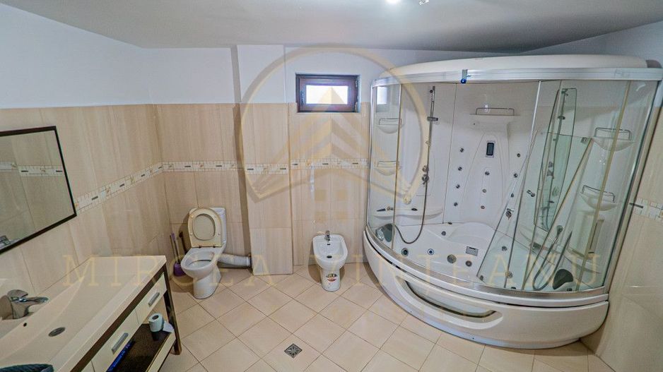 Lazu - Vila de vânzare compusă din P+1E+M. - Poză 32