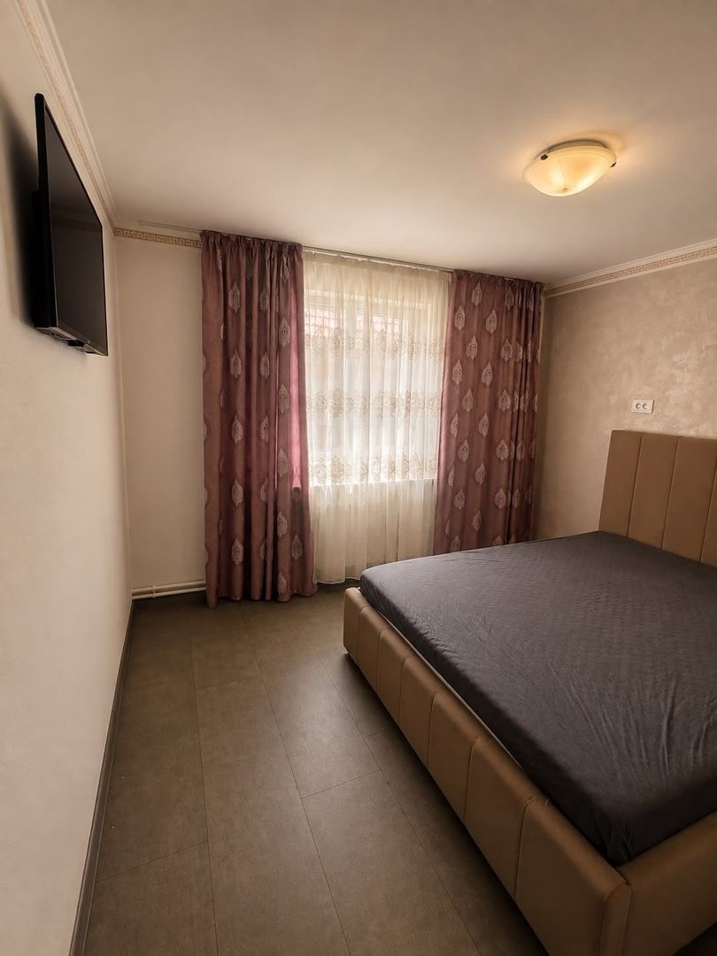 Casa renovata anul trecut  cu 1100 mp de teren in localitatea Les - Poză 8