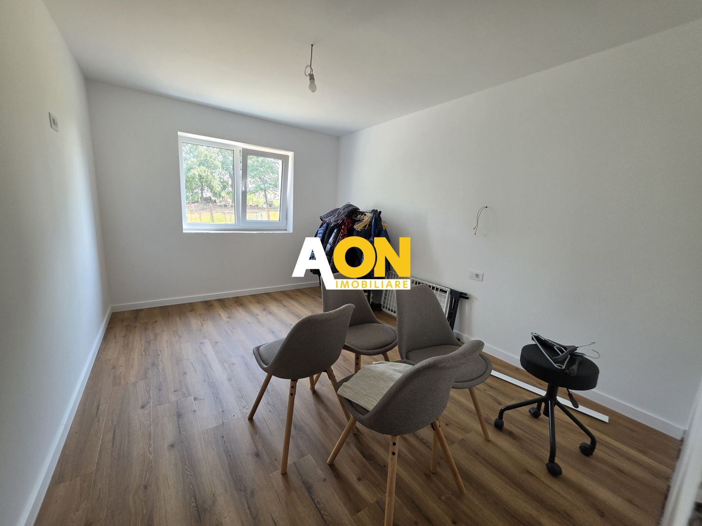 Casă 4 Camere, 2 Bai, 900mp Teren - Poză 13