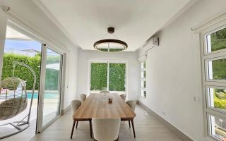 Vilă modernă de lux cu piscină privată - Poză 10