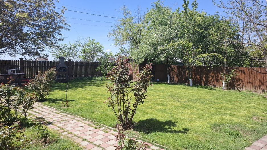 Casa de vanzare Adunatii Copaceni - pret imbatabil - Poză 2