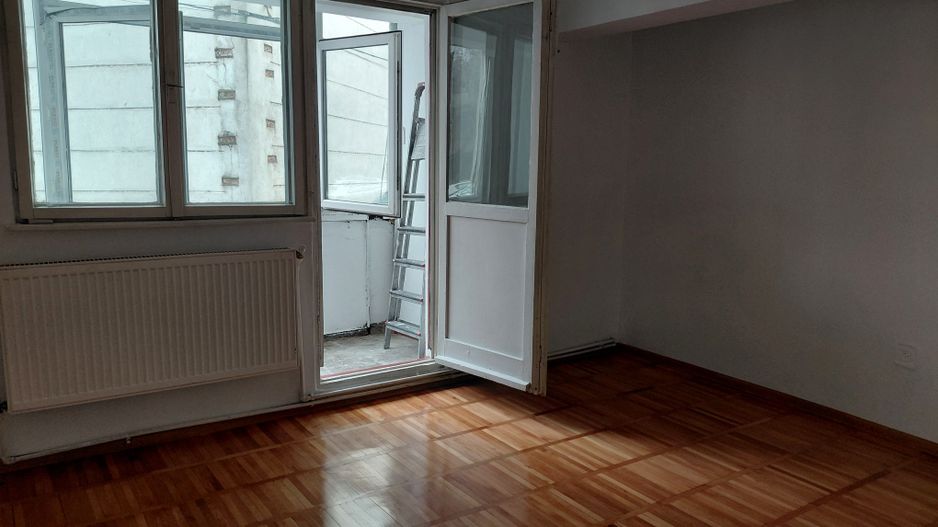 Apartament 2 camere – Port, etaj 1/4 – 3 balcoane, centrală, geam la baie - Poză 1