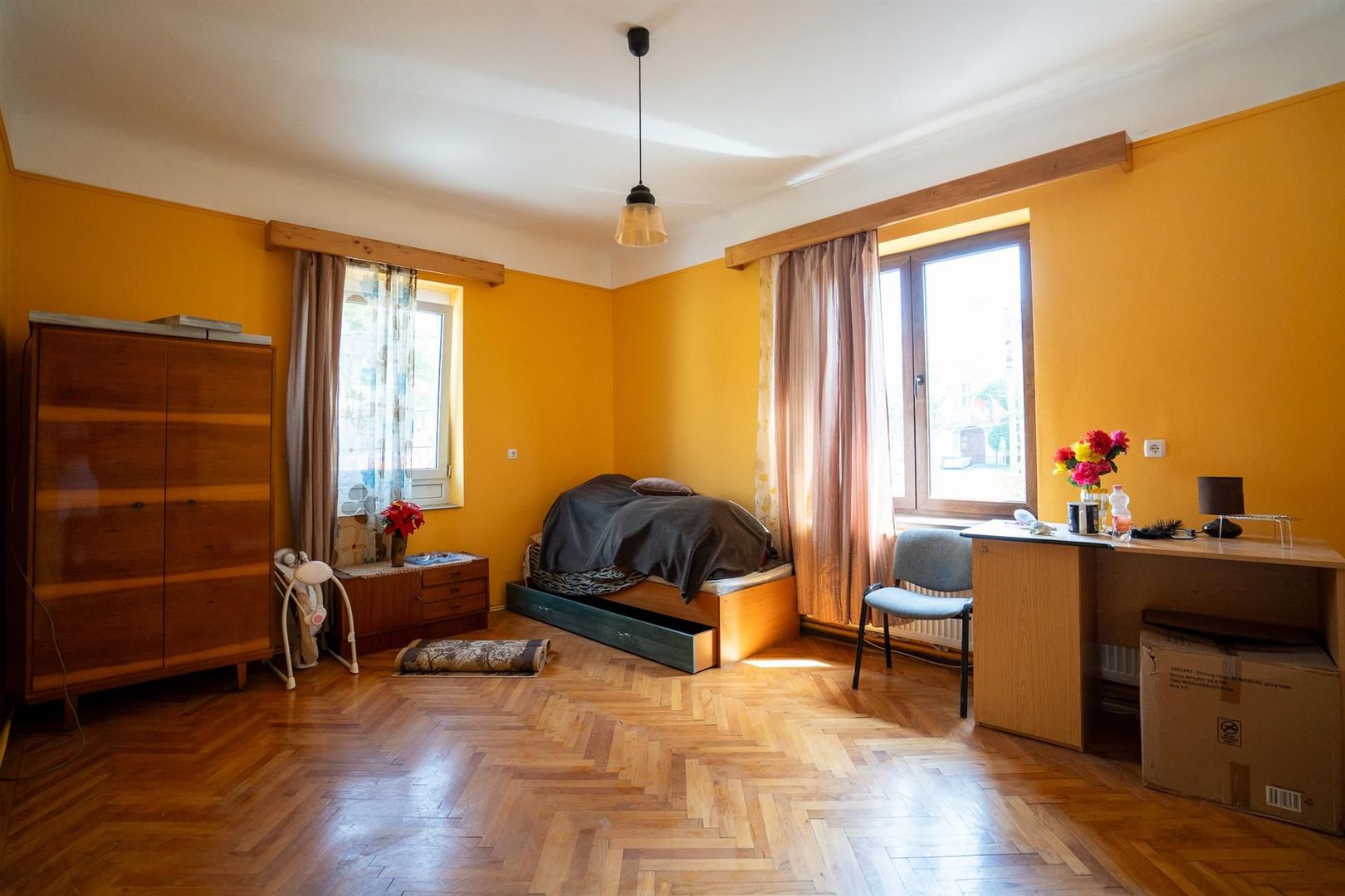 Casa singur in curte cu teren de 410 mp Sirul Canonicilor - Poză 4