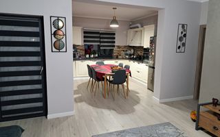 Duplex cu 5 camere despartit prin garaj in Dumbravita - Poză 2