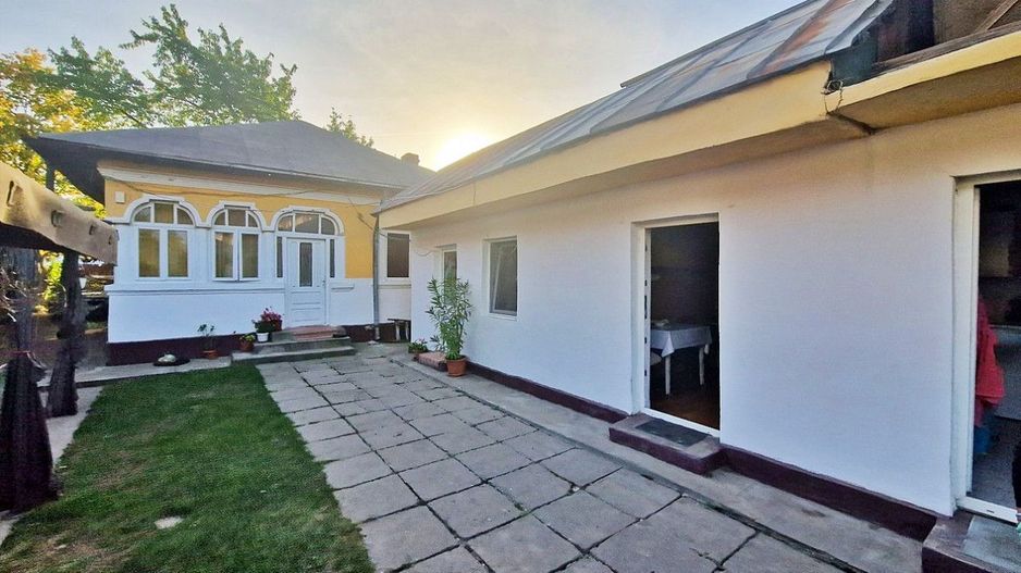 Vanzare casa cu teren 1800 mp, Pitesti str Bananai, la intrare - Poză 6