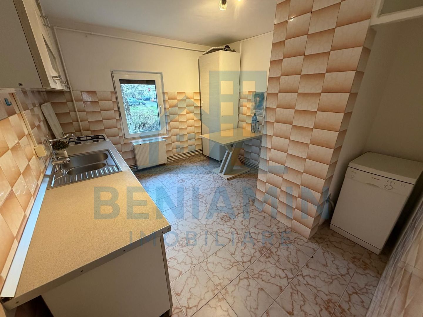 3 Decomandate-Parter-Loc parcare-2 bai-1990-Boxa-Florilor-64mp-Liber - Poză 4