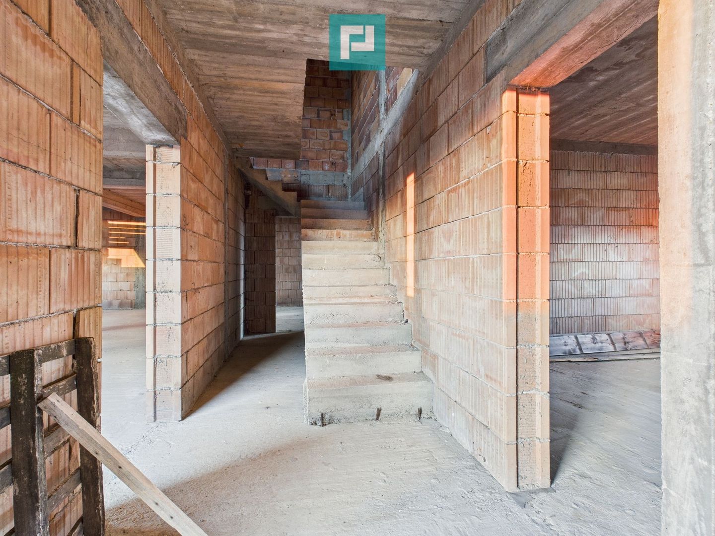 Proprietate impresionantă între Curtici și Macea - Poză 12