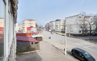 Apartament spațios cu 4 camere - renovat modern, mobilat și utilat - Poză 15