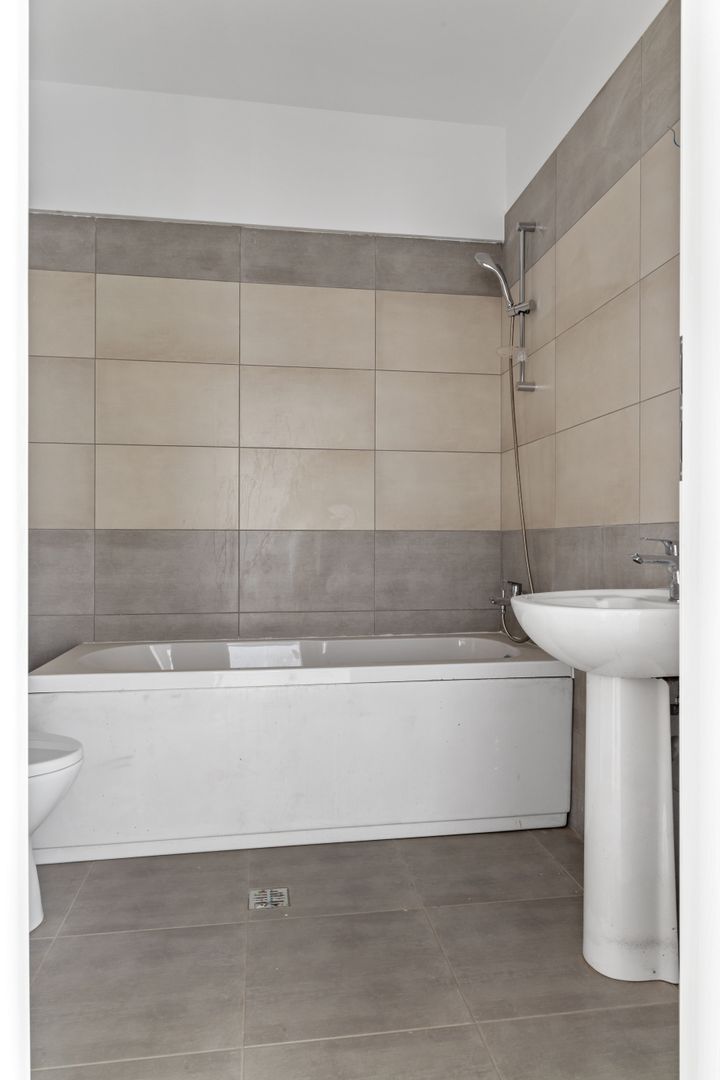 The Building 54 - Uverturii 155 - Poză 28