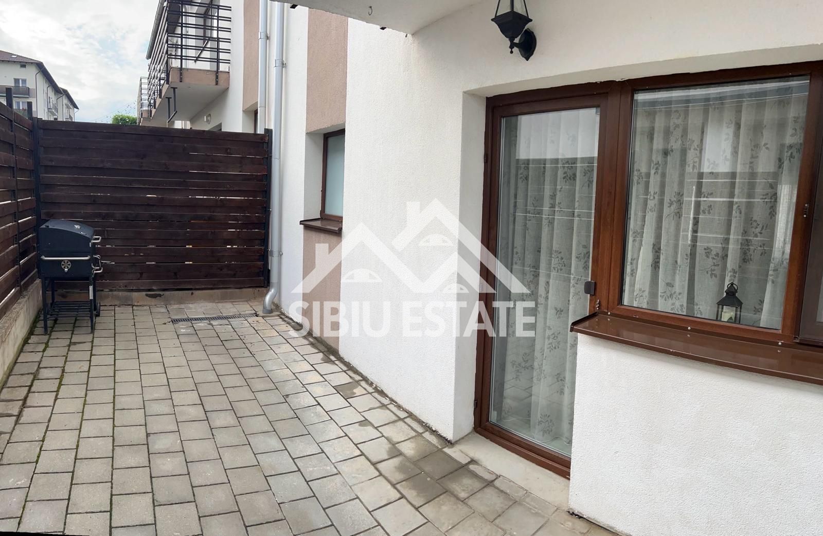 Casa mobilata si utilata, terasa 18 mp 2 parcari, zona linistita - Poză 1