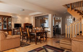 Vila superba cu cinci camere zona centrala - Poză 13