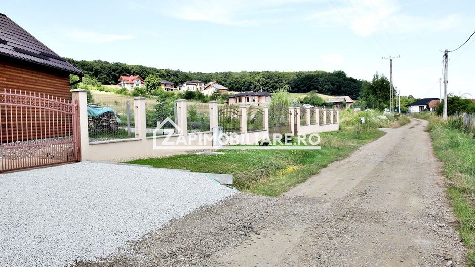 Teren 9.600 mp.17 euro mp deschidere la drum 200 m. - Poză 1