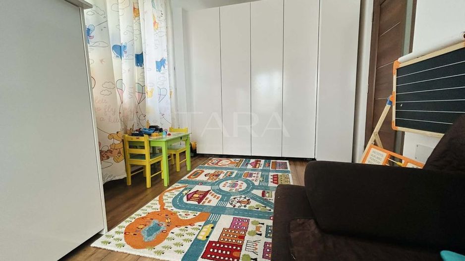 Apartament 3 camere, mobilat și utilat, doua balcoane, parcare. - Poză 3