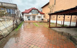 Vila-in-zona-Parcului-Nicolae-Romanescu-curte-mare-doua-constructii - Poză 1