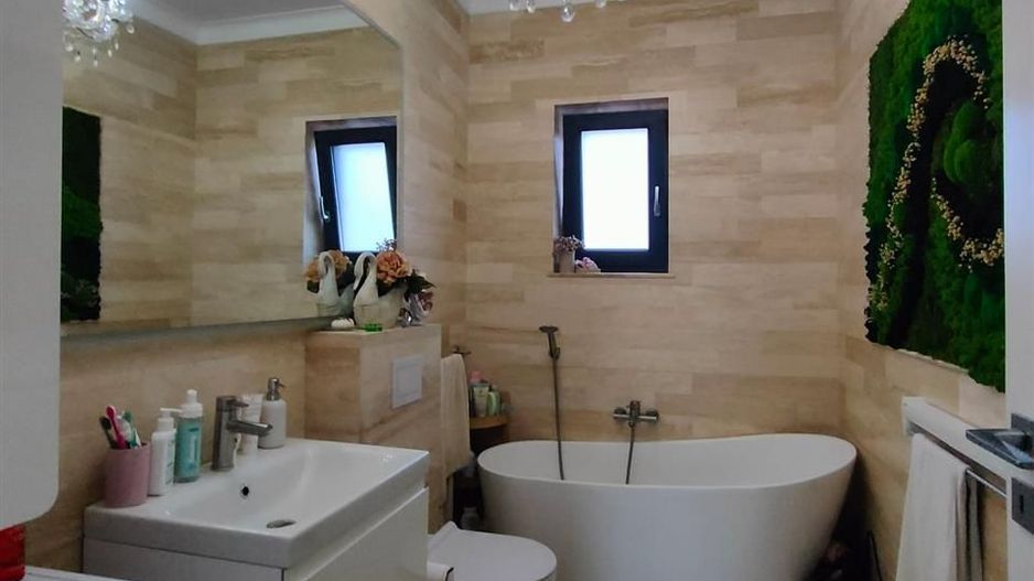 Apartament  3 camere in bloc nou cu parcare privata in zona centrala - Poză 2