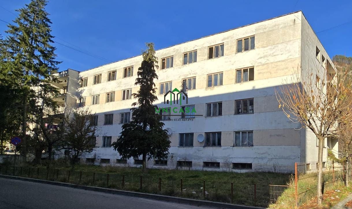 Bloc de apartamente - Brezoi - Poză 7