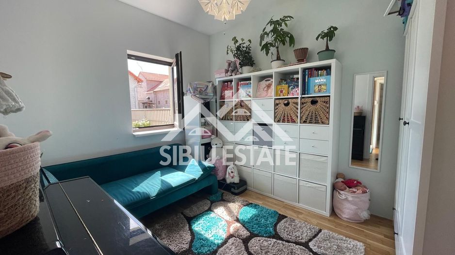 Duplex elegant cu 5 camere, 2 bai, curte in Cristian - Poză 31