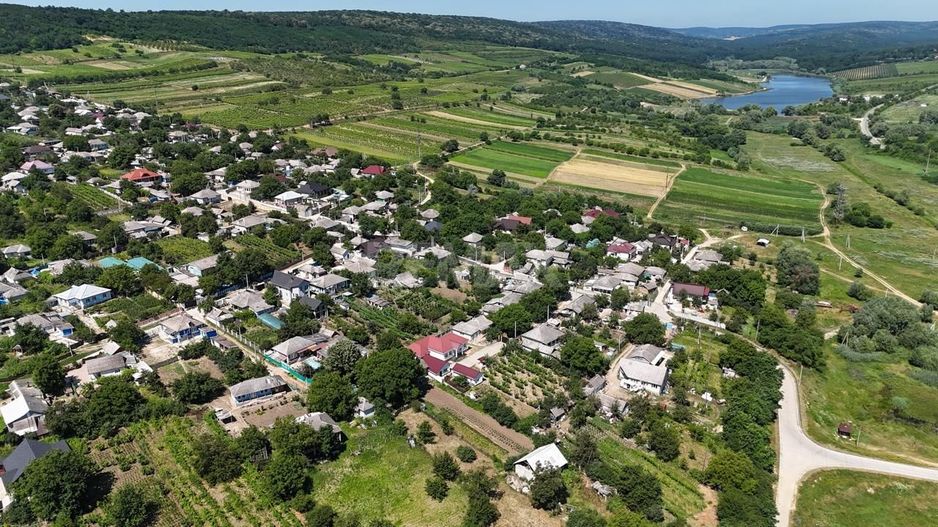 Casă pe un teren de 11 ari în s. Scoreni r-nul Strășeni - Poză 3