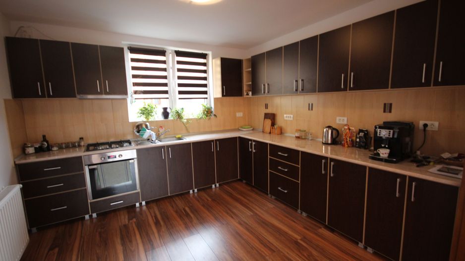 Vila spatioasa  nemobilata zona Elisabetin - Poză 2