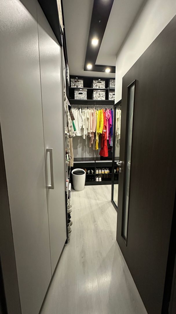 Apartament de vânzare, modern, cu 4 camere, garaj și curte - Poză 5