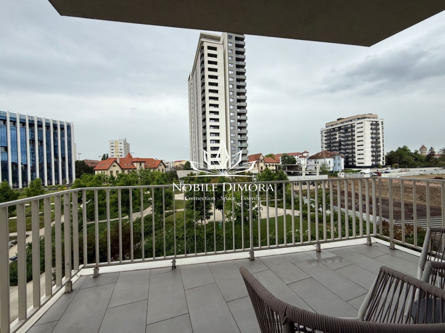ISHO - Apartament cu 4 camere de lux, 2 bai, 2 balcoane, parcare privata - Poză 3