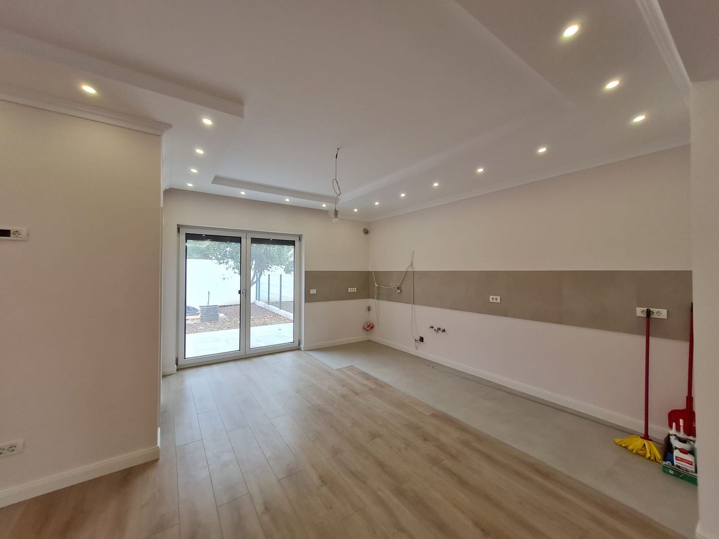 Proiect deosebit la 5 minute de Iulius Town - Poză 44