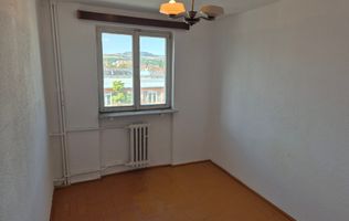 🏠 De vânzare–cameră de cămin în zona Piața Mare, Hunedoara, CM 6, et2