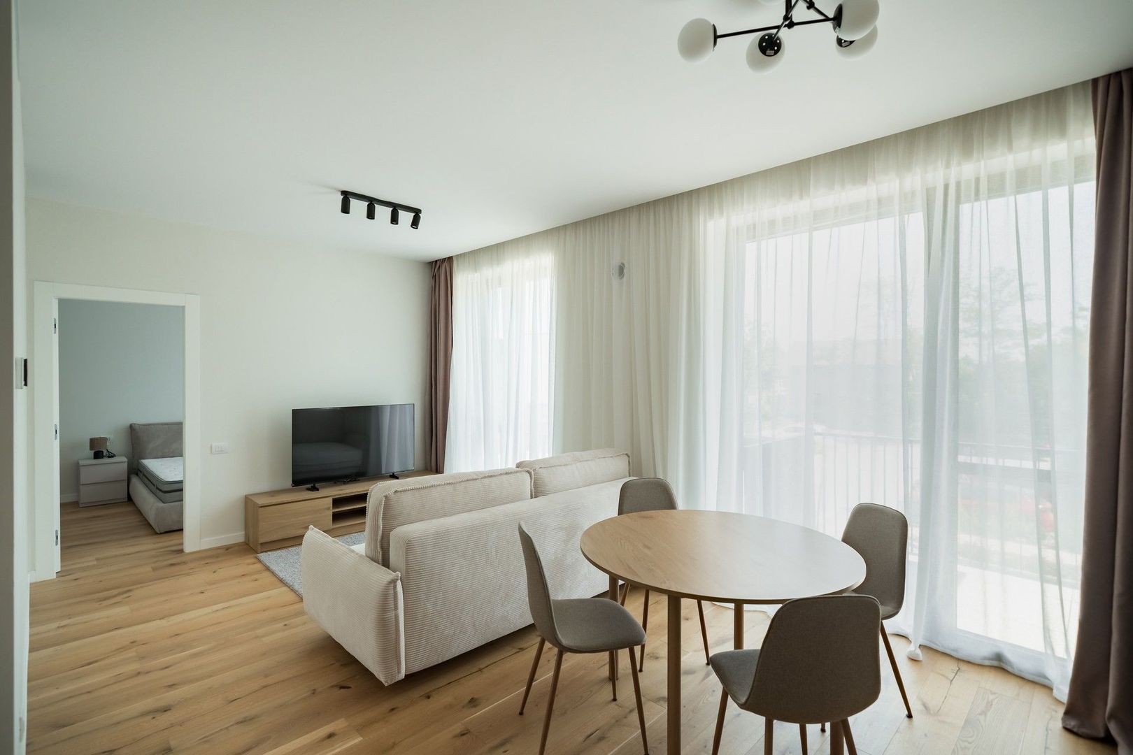 Apartament cu 2 camere mobilat in Amber Forest - Poză 9