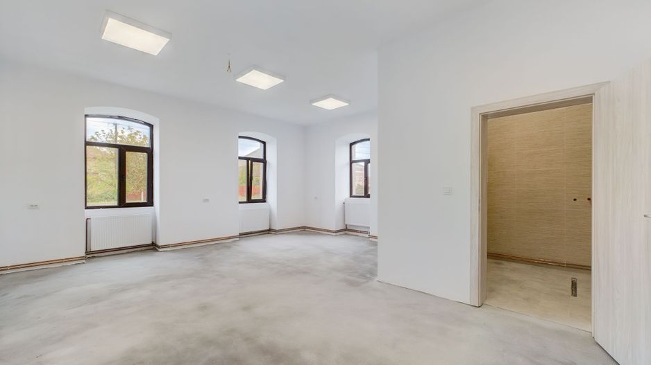 Clădire nouă cu destinație azil de bătrâni - Poză 1