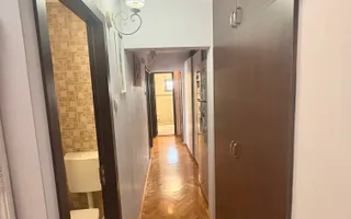 Apartament cu trei camere de vânzare, renovat complet, central - Poză 14