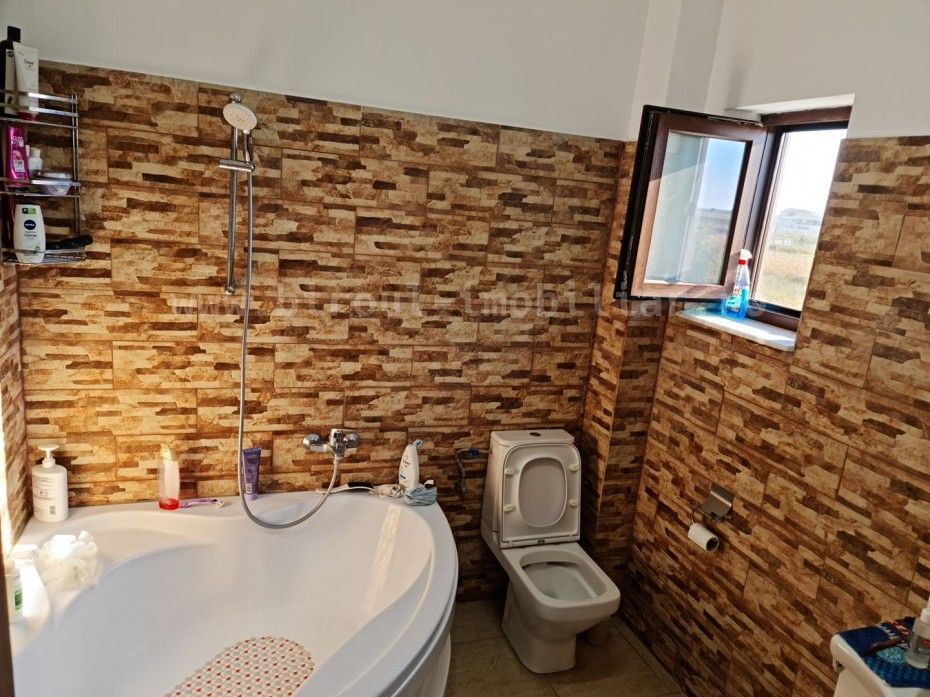 Vânzare Vilă P+1+Pod în Zonă Liniștită din Cumpana - Poză 5