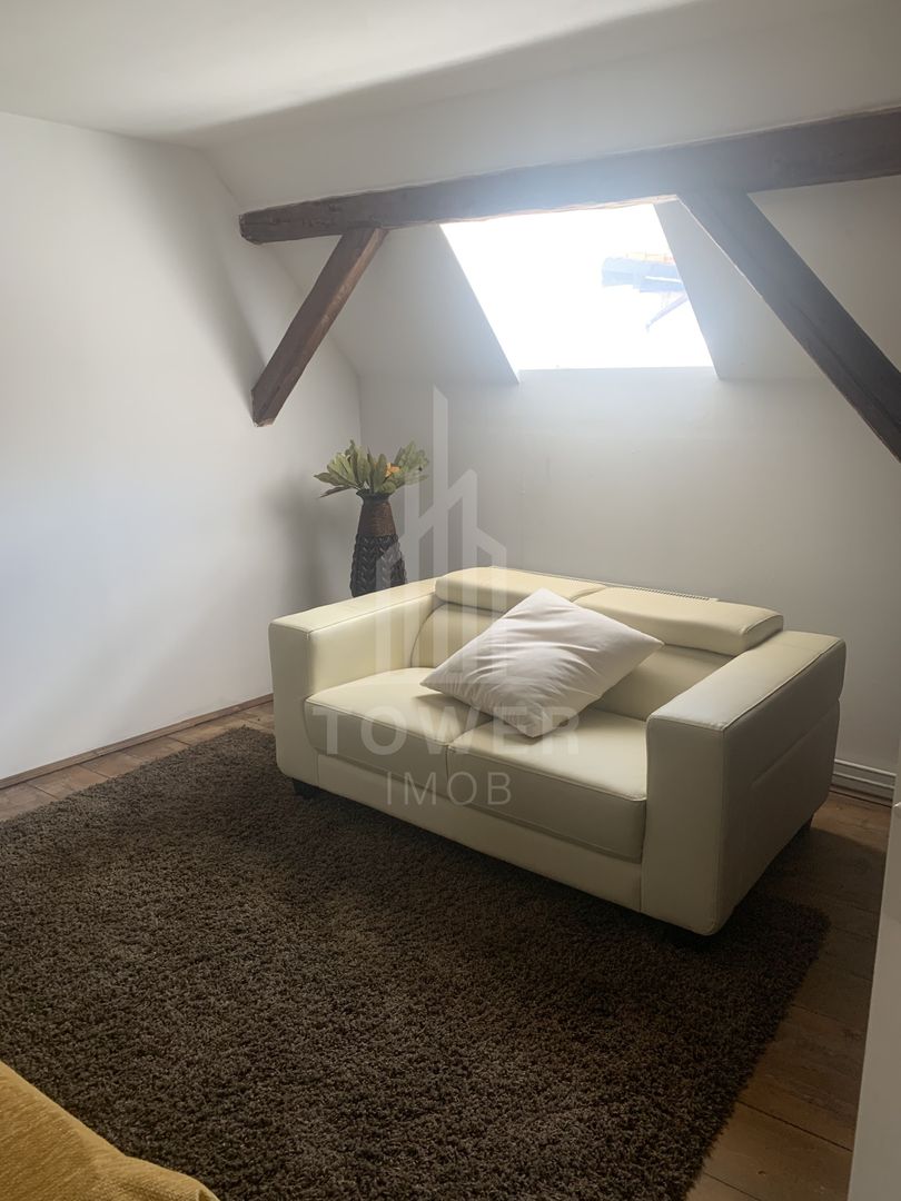 Casă în centrul Cisnădioarei cu 243mp de locuit și teren de 936mp - Poză 2