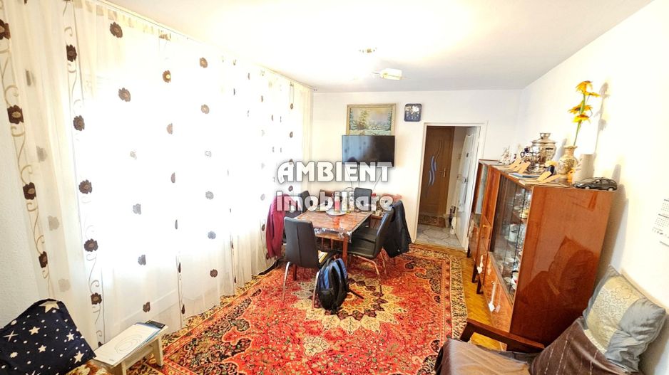 Apartament cu 2 camere, etaj 3, ultracentral cu vedere spre Piata Civica. - Poză 2