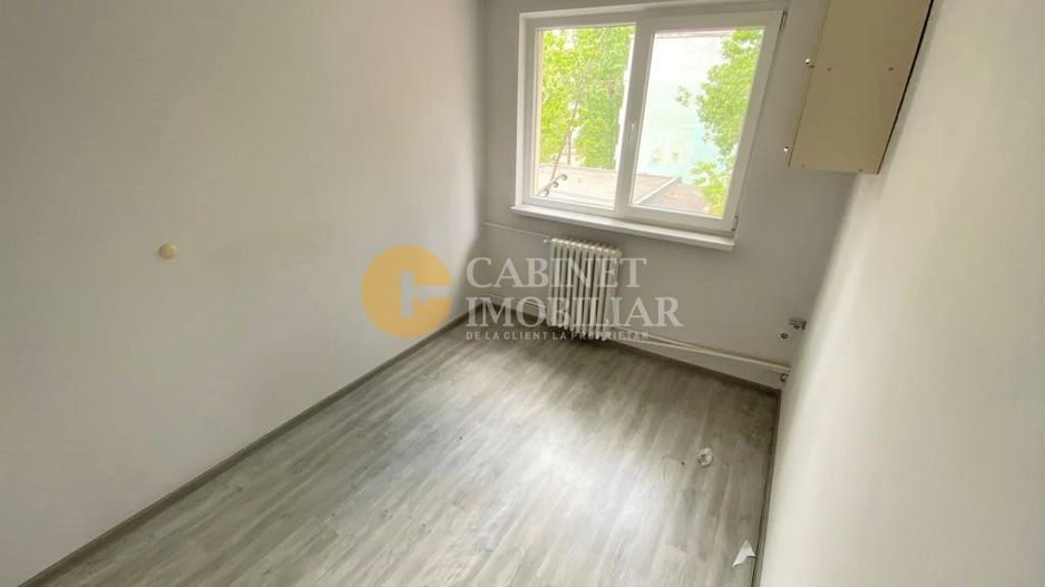 Apartament cu 3 camere decomandat,etaj 3,  zona Alexandru cel Bun - Poză 3