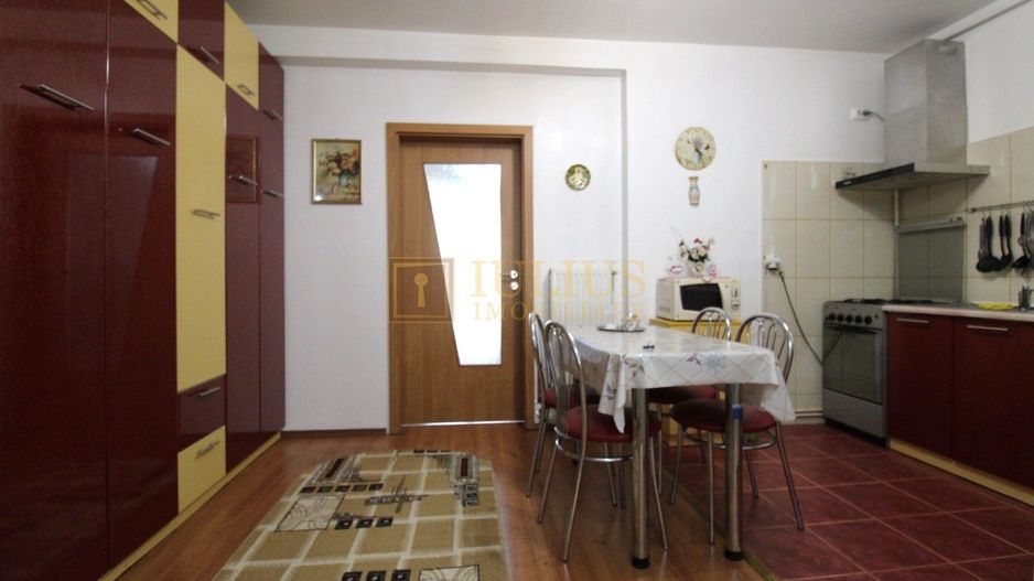 Decomandat, suprafata generoasa, centrala proprie/clima. Terasa mare! - Poză 13