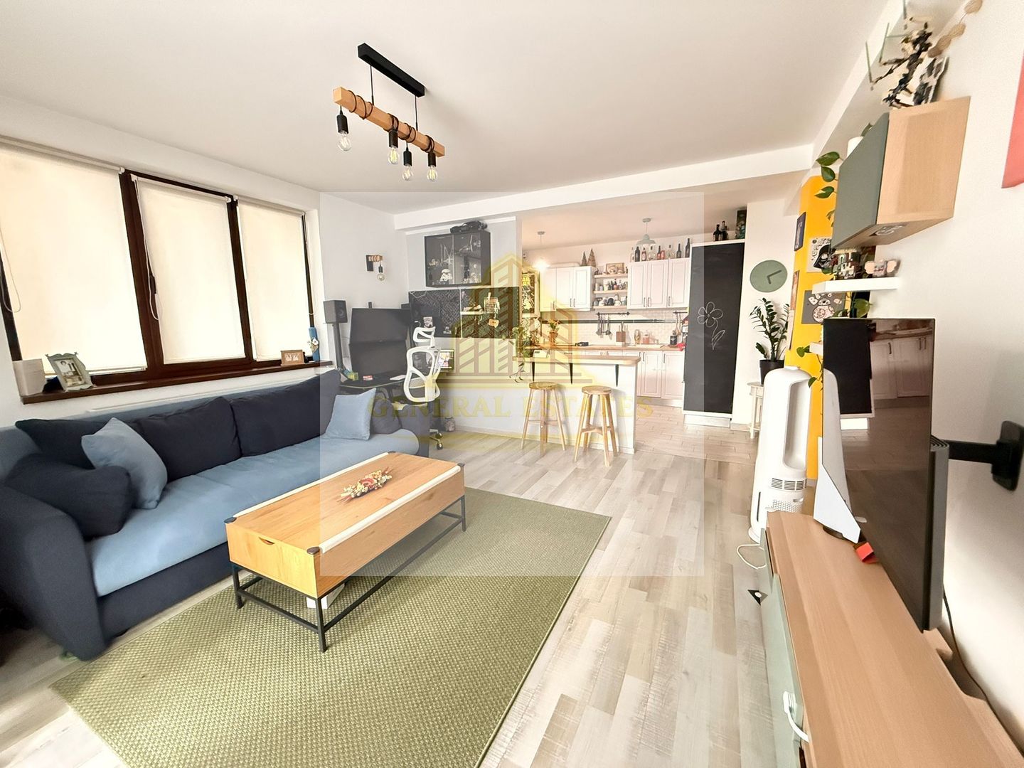 Apartament nou, luminos, cu curte proprie și parcare inclusă - Poză 1