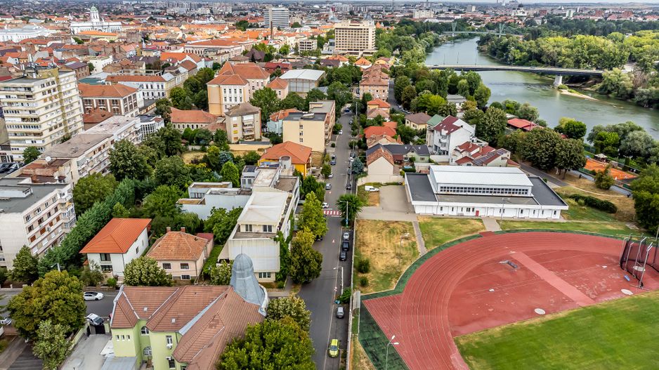 De Vânzare Clădire Ideală pentru Centru de Afaceri în Arad - Poză 12