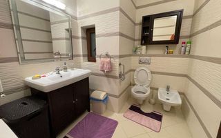 Vand casa semicentrala zona stadionului Olimpia - Poză 1