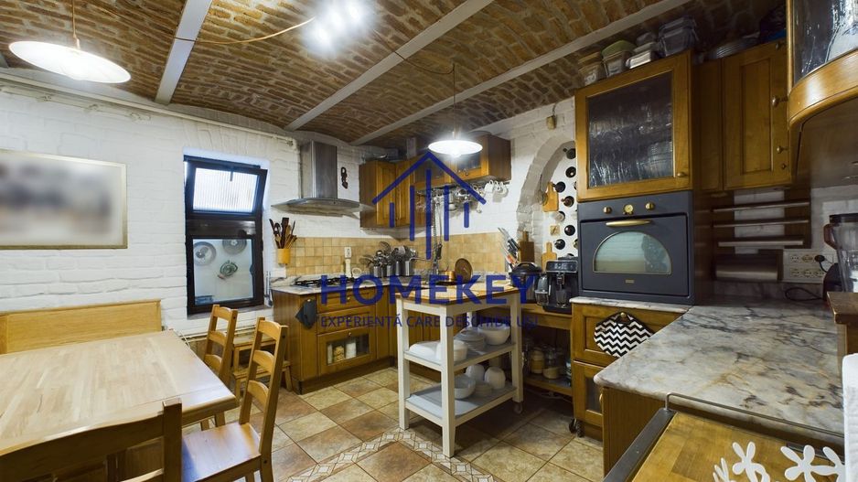 Casa/Vila de Inchiriat cu Terasa- centru - Poză 19