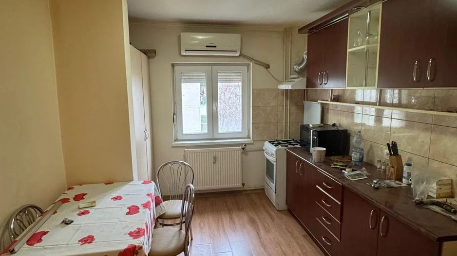 Vand apartament 3 camere, Zona Soarelui, Mobilat si Utilat, Garaj in baterie - Poză 5