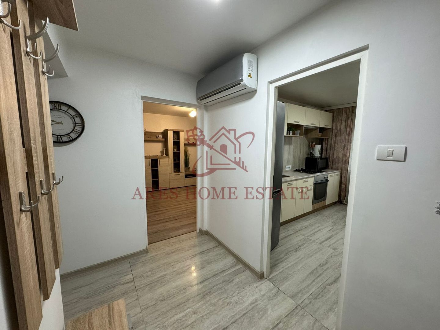 Zona Soarelui- Sud Plaza, 3 camere, 2 bai, etaj 1. Bucatarie inchisa. - Poză 13