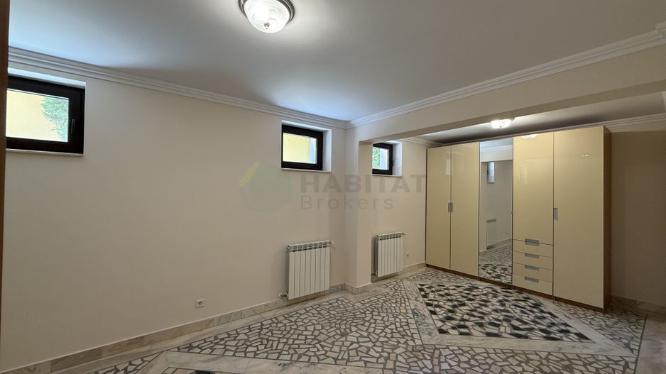 Vila 9 camere cu piscina si teren de 1.000 mp - Poză 32
