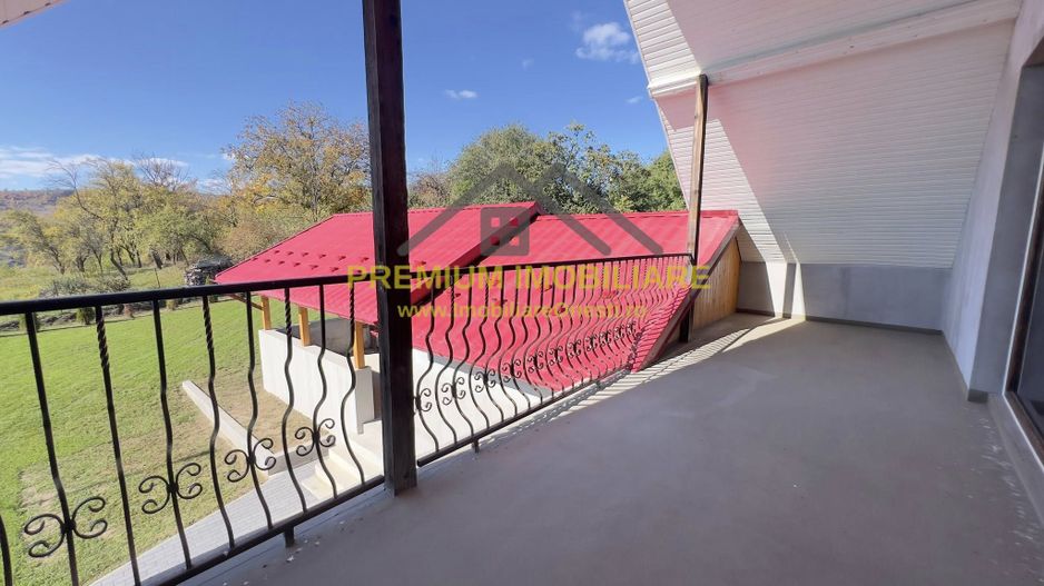 Casa de vanzare la 13 km de Onesti - Poză 25