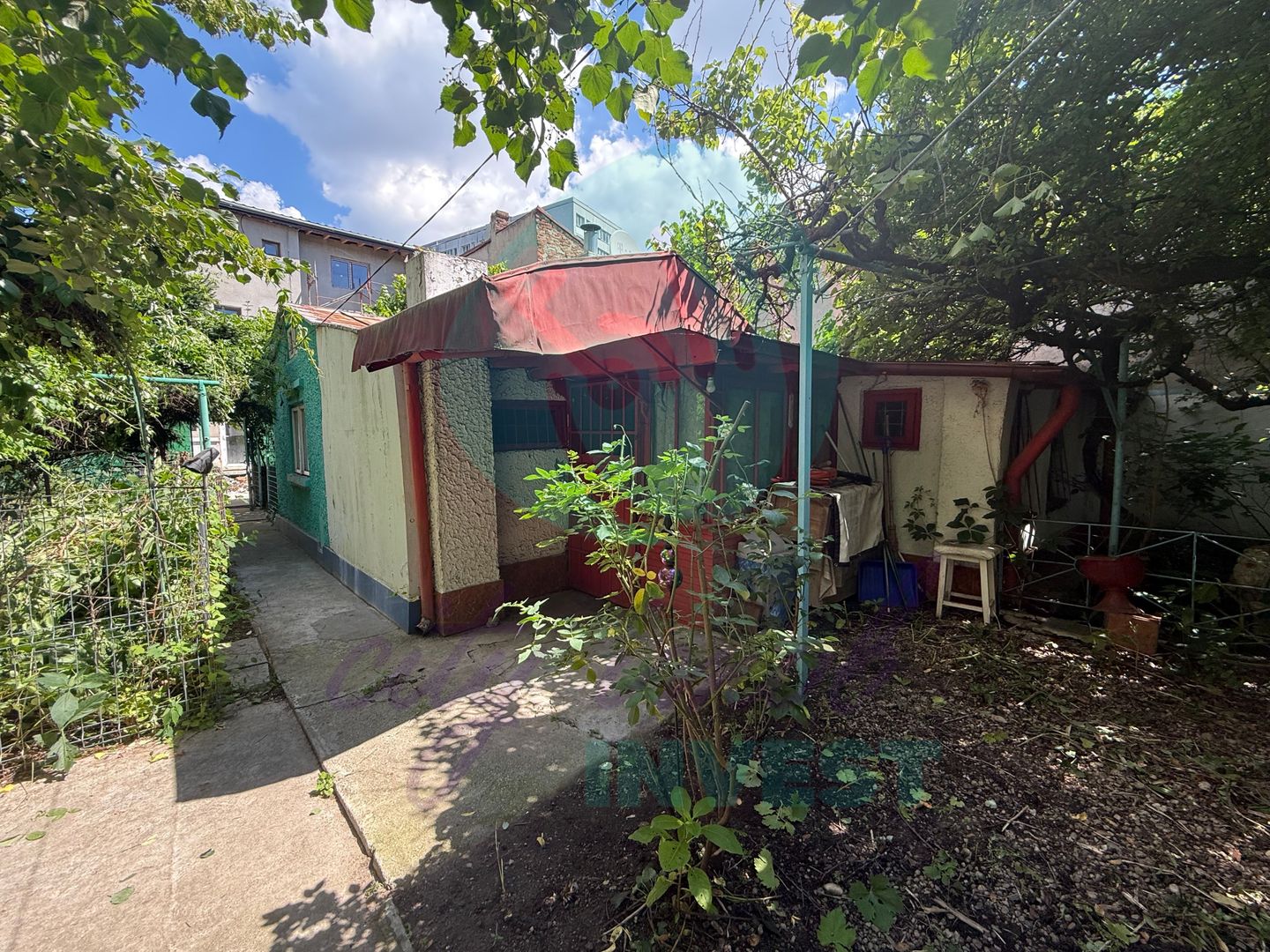 "Casa bunicii" pe un lot de teren de 307 mp - Poză 4