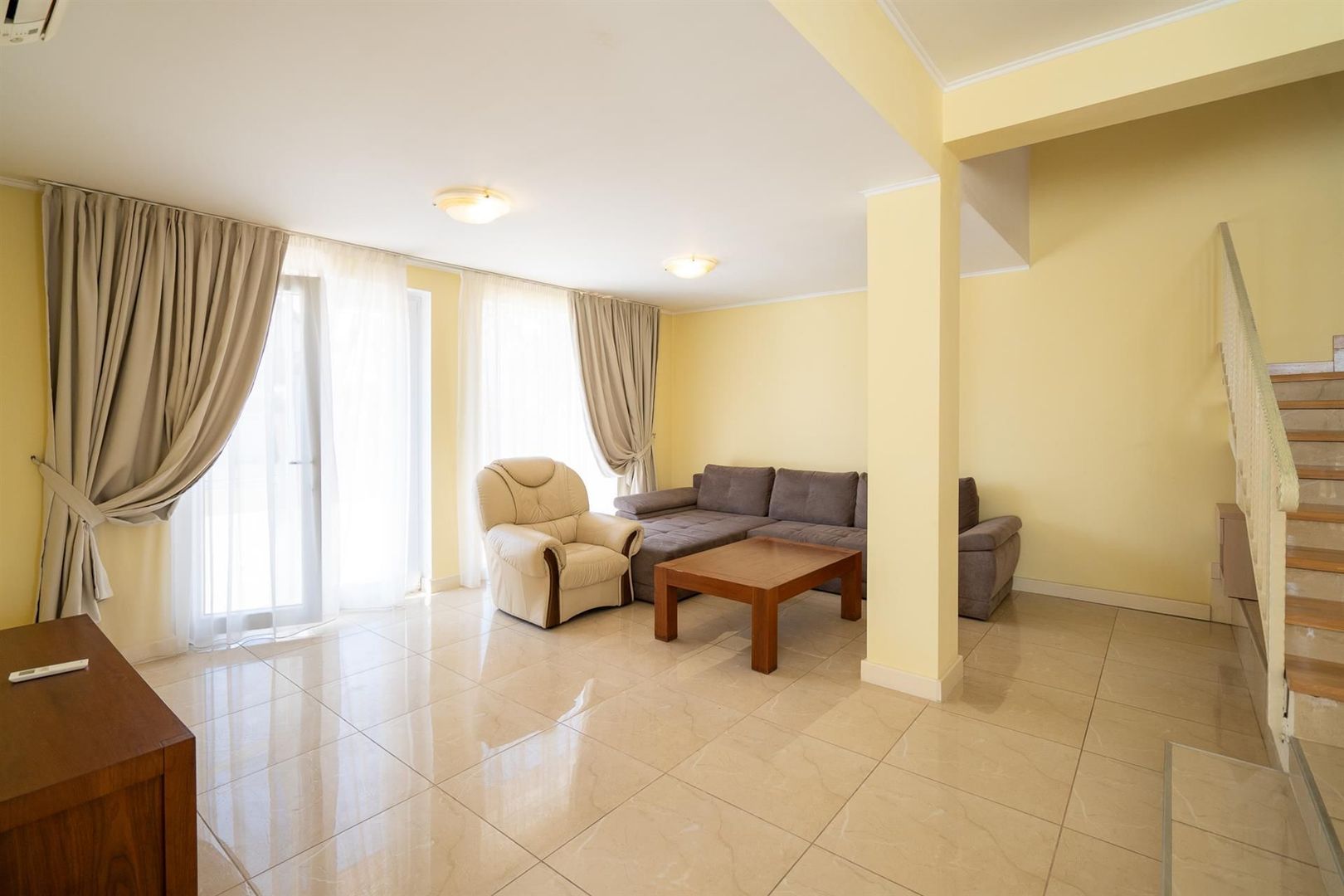 Vila Grigorescu 4 camere 3 bai la asfalt - Poză 4