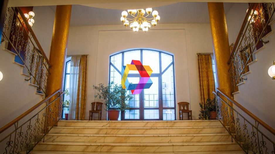 Conac cu piscina - 1810 mp - Poză 3