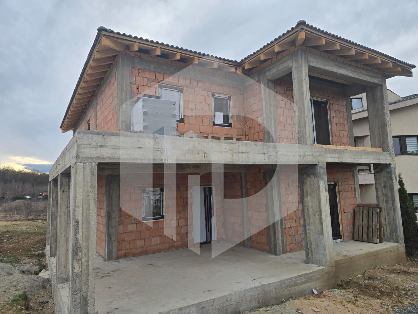 Casa singur in curte 160mpu 500 teren Selimbar - Poză 1