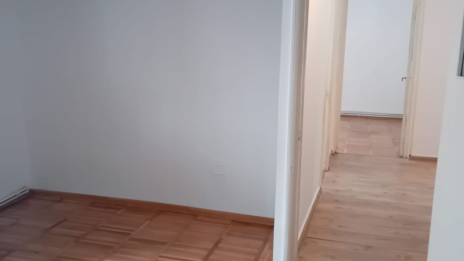 Apartament 2 camere – Port, etaj 1/4 – 3 balcoane, centrală, geam la baie - Poză 6