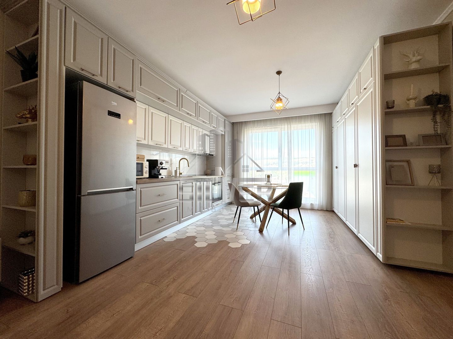 Apartament ultrafinisat/parcare/5 minute de Vivo Mall. - Poză 4